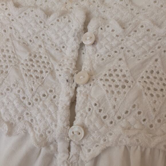 Old Navy Women’s Ivory/White Eyelet Camisole Top Size S Wide Straps Smocked Bust - Picture 6 of 10